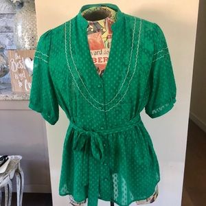 Banana Republic Green button-up Blouse. Size L.